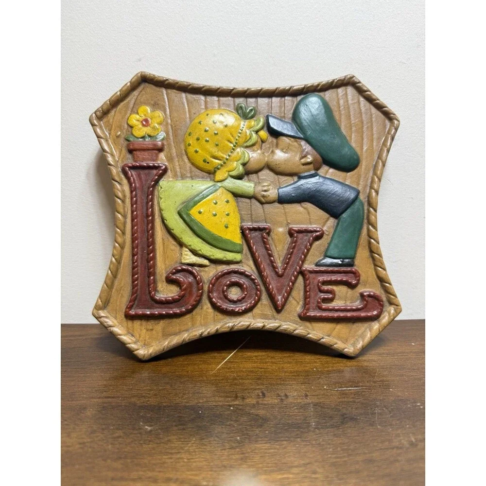 Vtg Chalkware LOVE Wall Hanging Boy Girl Kissing 8” Made n Japan 70’s